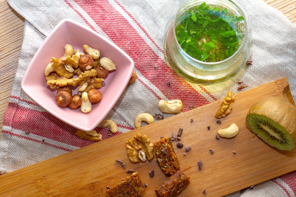 healthy snack for energy nuts and fruits diet plan